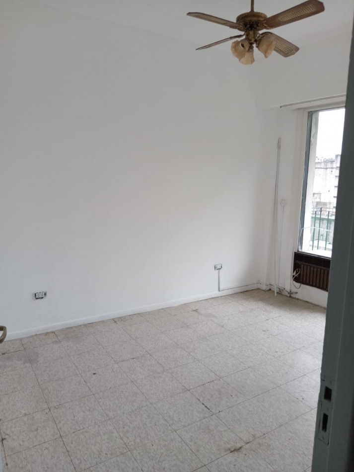 Venta dpto 4 ambientes con balcon