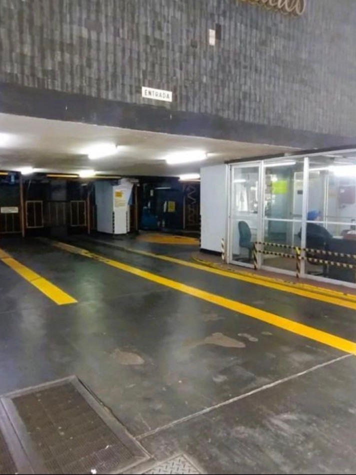 Cochera en venta en zona Tribunales - Uruguay 300 - Oportunidad