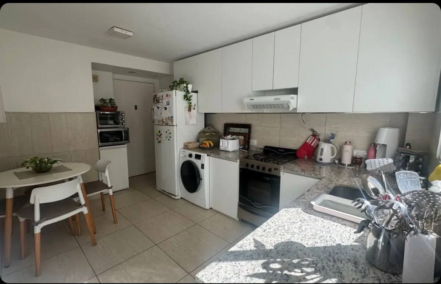 4 ambientes c/dependencia 7mo piso frente balcon- Av. Sta. Fe 2644