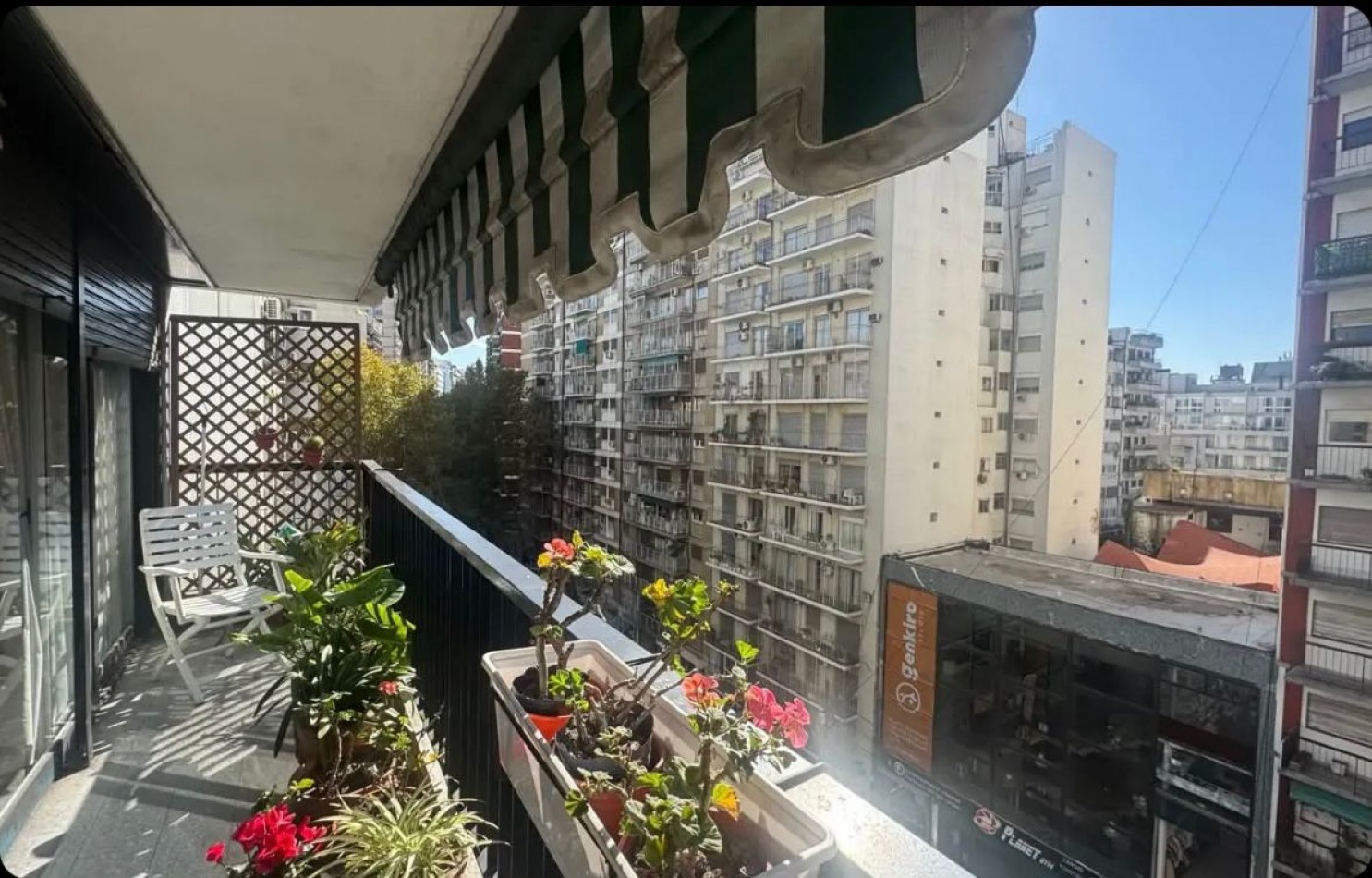4 ambientes c/dependencia 7mo piso frente balcon- Av. Sta. Fe 2644