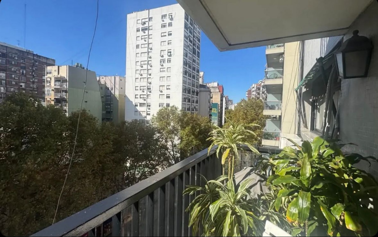4 ambientes c/dependencia 7mo piso frente balcon- Av. Sta. Fe 2644