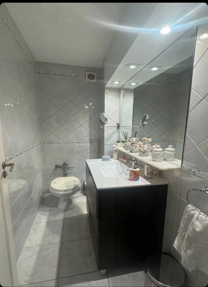 4 ambientes c/dependencia 7mo piso frente balcon- Av. Sta. Fe 2644