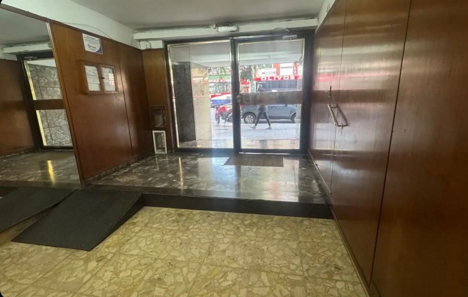 4 ambientes c/dependencia 7mo piso frente balcon- Av. Sta. Fe 2644