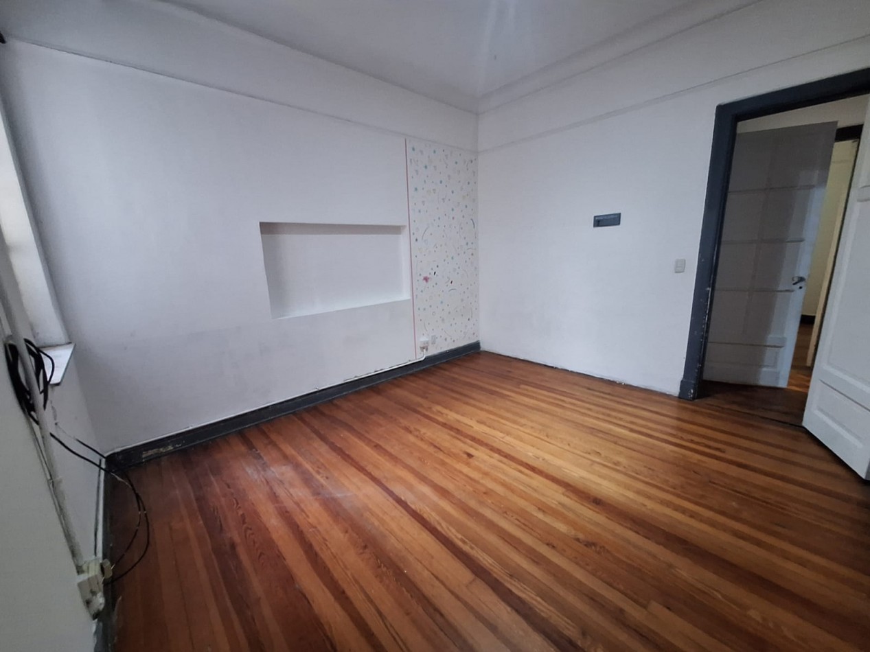 Oportunidad de inversion - Departamento 4 ambientes reales ideal renta, Reestructurado a 7 ambientes- SEMIPISO