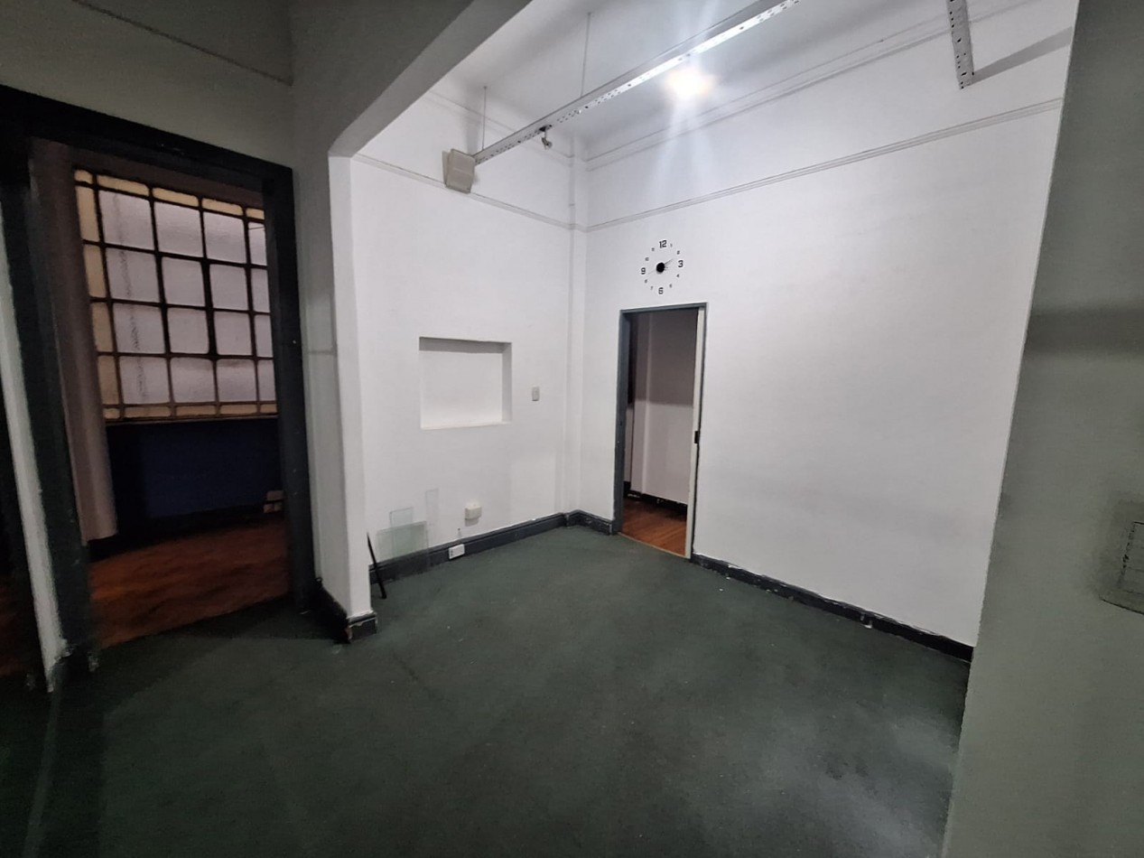 Oportunidad de inversion - Departamento 4 ambientes reales ideal renta, Reestructurado a 7 ambientes- SEMIPISO