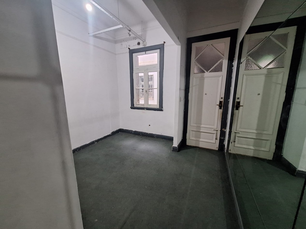 Oportunidad de inversion - Departamento 4 ambientes reales ideal renta, Reestructurado a 7 ambientes- SEMIPISO