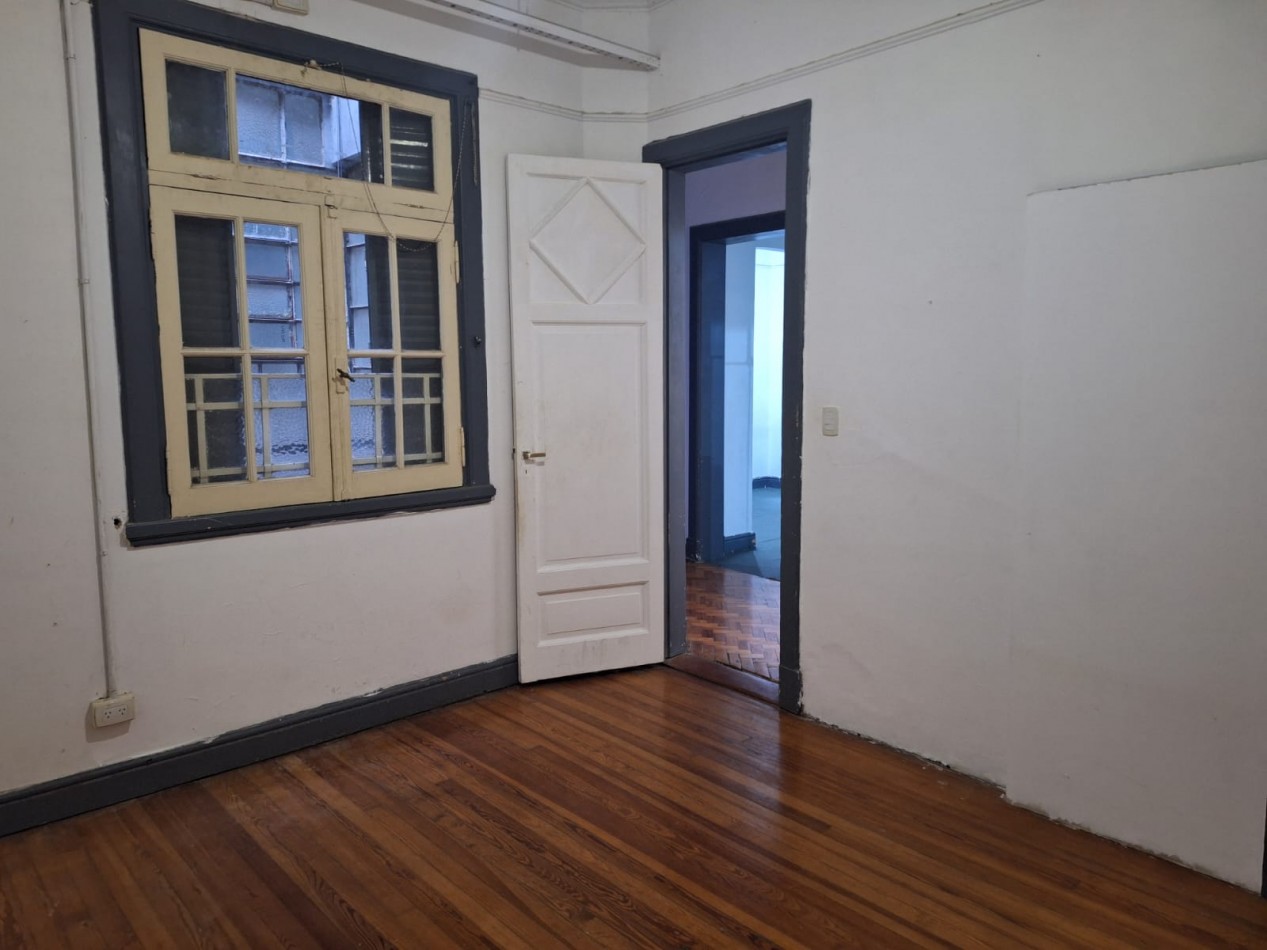 Oportunidad de inversion - Departamento 4 ambientes reales ideal renta, Reestructurado a 7 ambientes- SEMIPISO