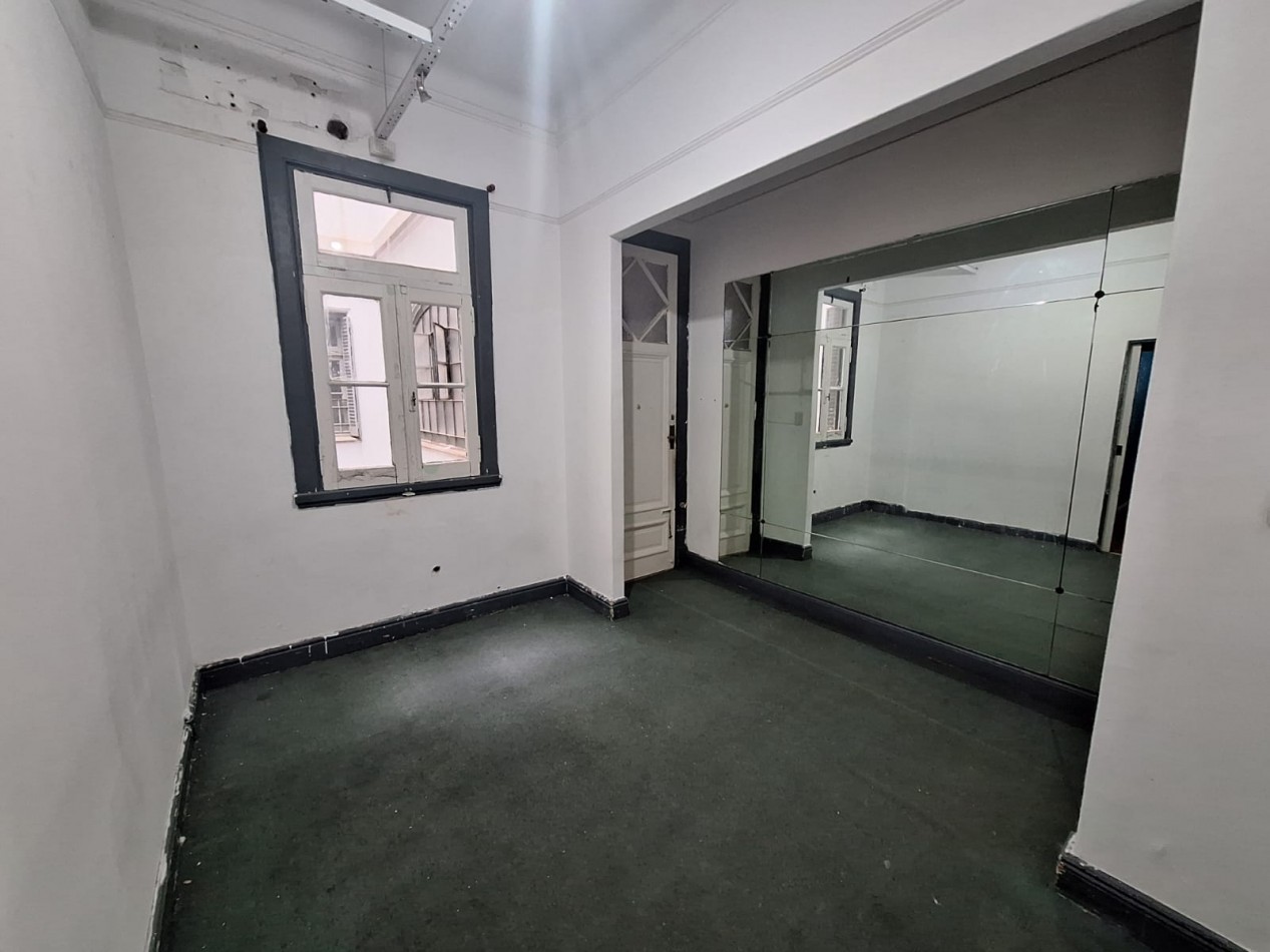 Oportunidad de inversion - Departamento 4 ambientes reales ideal renta, Reestructurado a 7 ambientes- SEMIPISO