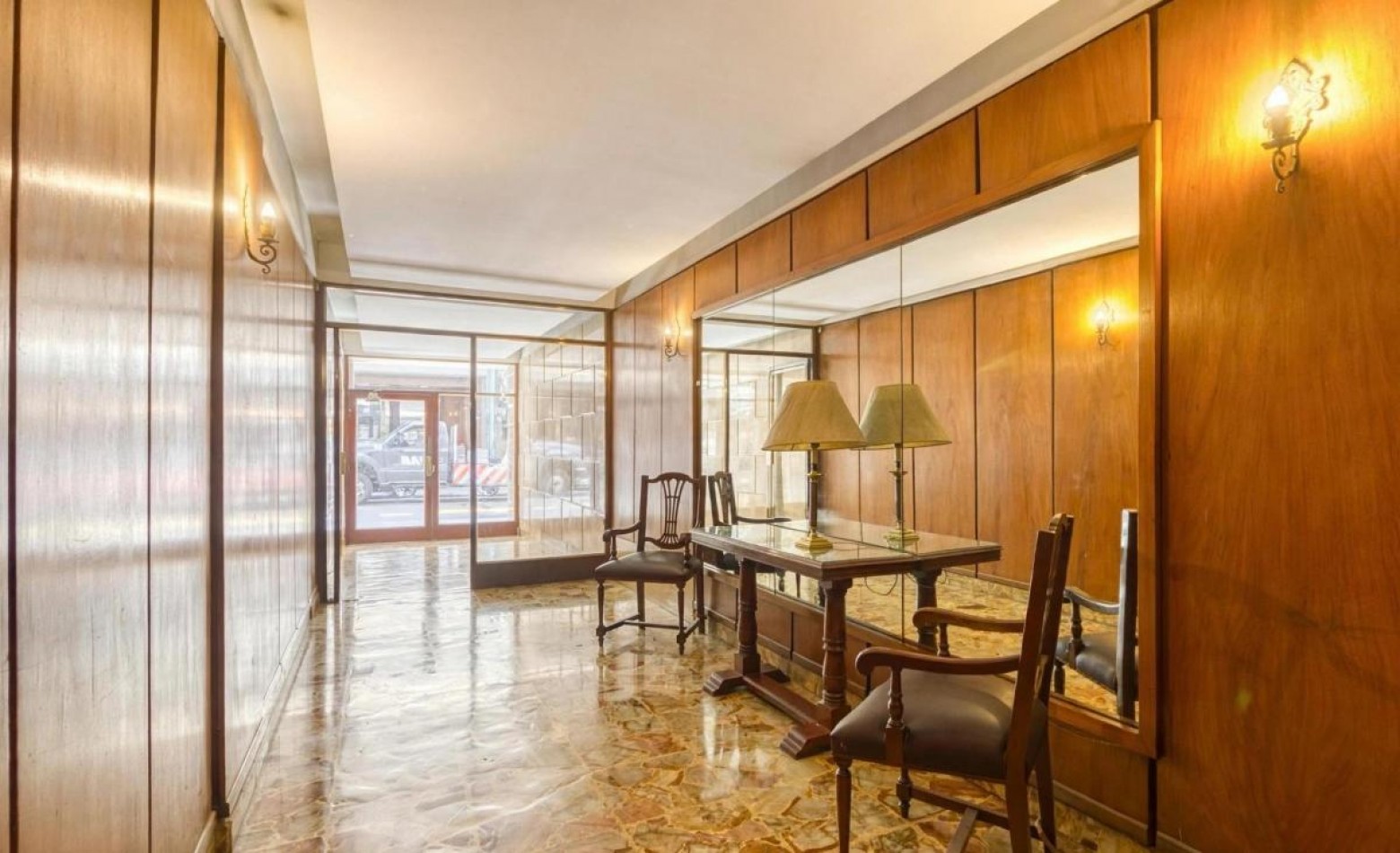 Exclusivo Paquete Inmobiliario En Recoleta: Local, Depto Con Patio Y Cochera