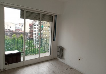 Venta dpto 4 ambientes con balcon